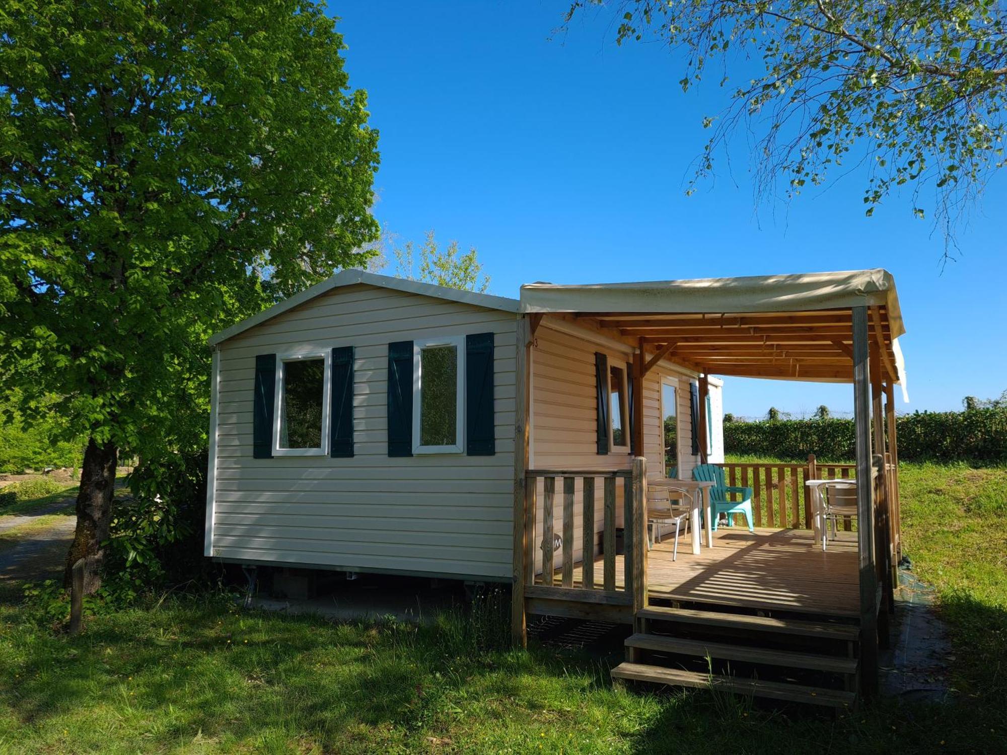 Camping De Ladignac Le Long Bel Air Ngoại thất bức ảnh